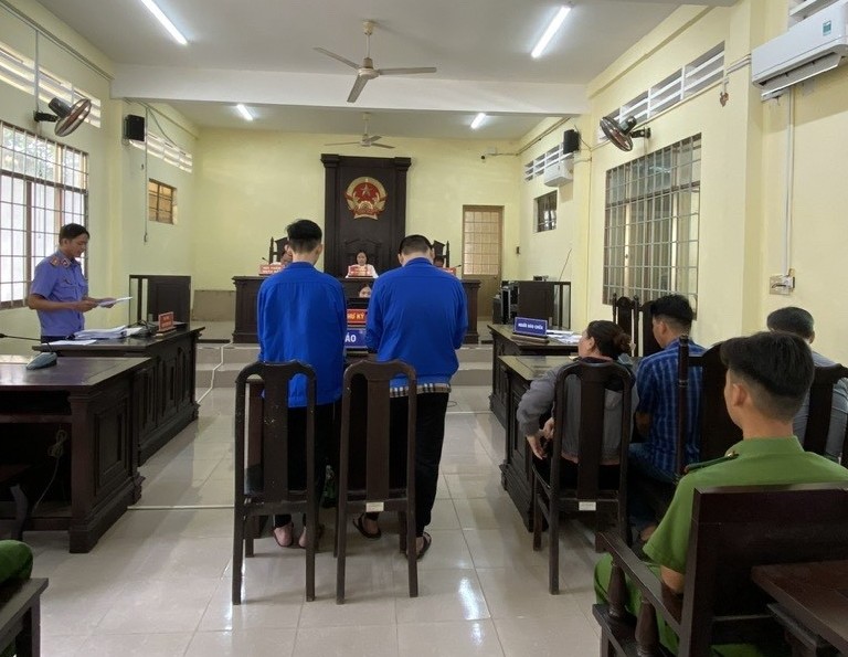 Hai ‘quý tử’ tuổi teen cướp giật giữa ban ngày tại Bến Nhứt