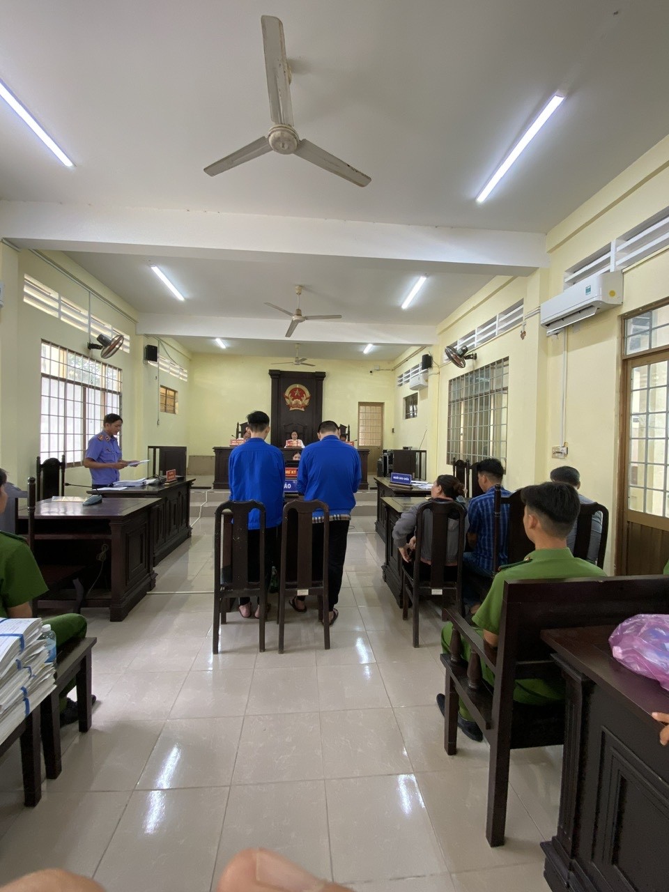 Hai bị cáo nghe Viện kiểm sát luận tội - Ảnh minh họa cướp