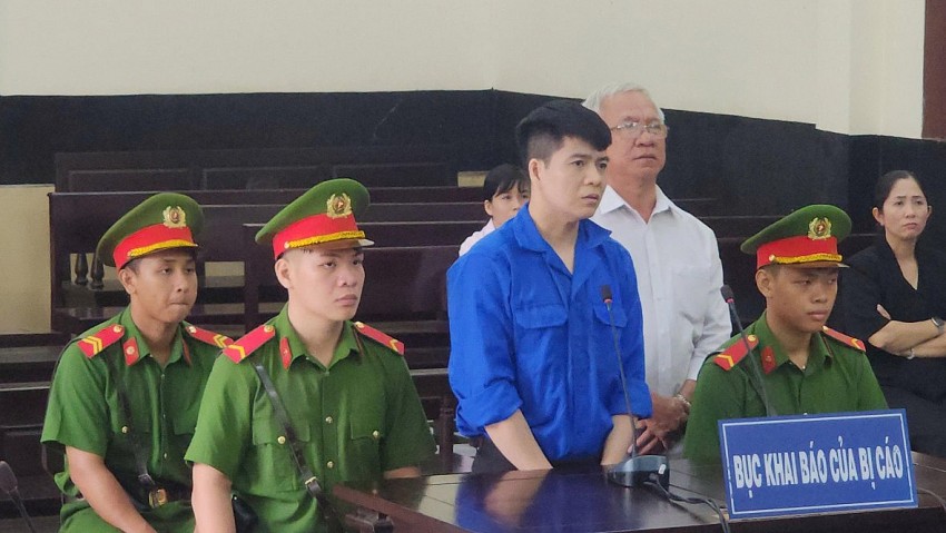 Cựu kế toán Phòng Nội vụ TP Mỹ Tho lãnh 20 năm tù vì tham ô hơn 3,7 tỉ đồng Cựu kế toán Phòng Nội vụ TP Mỹ Tho lãnh 20 năm tù vì tham ô hơn 3,7 tỉ đồng