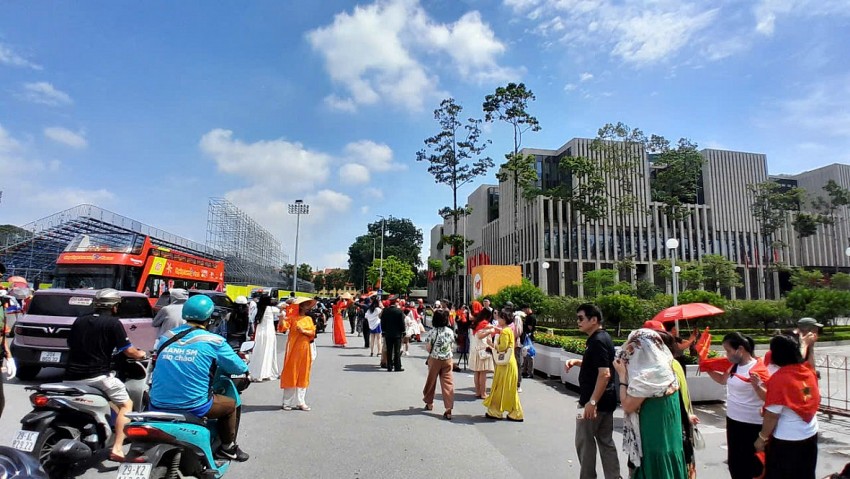 Đường phố Hà Nội rực rỡ cờ hoa chào mừng Quốc khánh 2/9