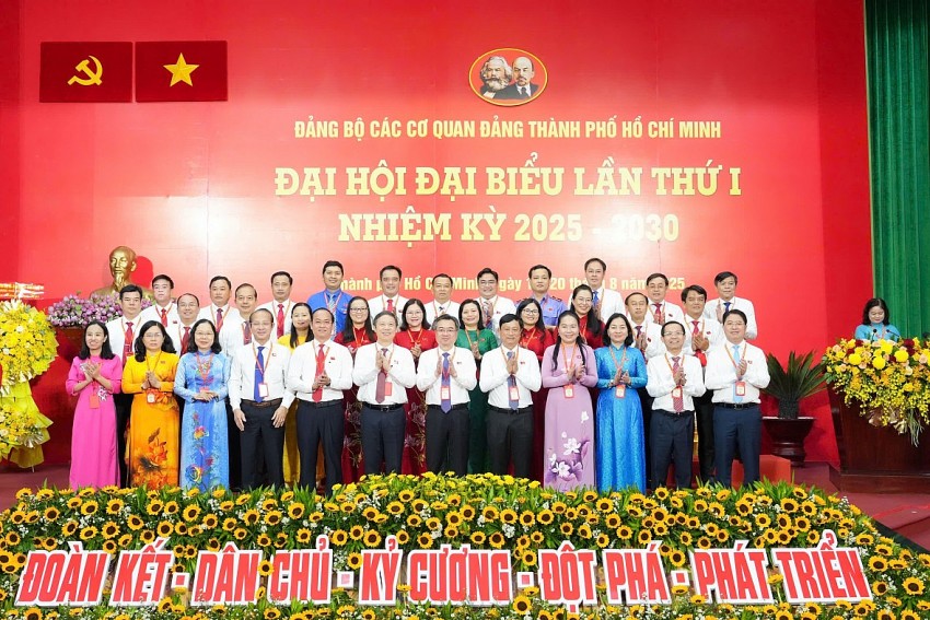 Ban Chấp hành Đảng bộ các cơ quan Đảng TPHCM nhiệm kỳ 2025 – 2030 ra mắt đại hội. Ban Chấp hành Đảng bộ các cơ quan Đảng TPHCM nhiệm kỳ 2025 – 2030 ra mắt đại hội.