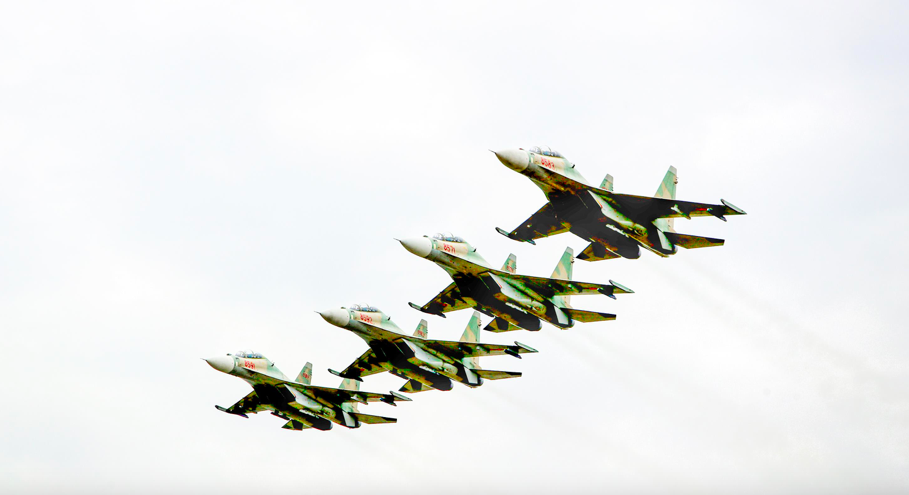 Máy bay SU-30MK2 làm nhiệm vụ khí tượng cất cánh sáng 18/8.