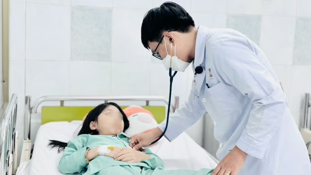 Cả hai bệnh nhân hiện đã hết các triệu chứng, tỉnh táo, tiếp tục theo dõi và điều trị.