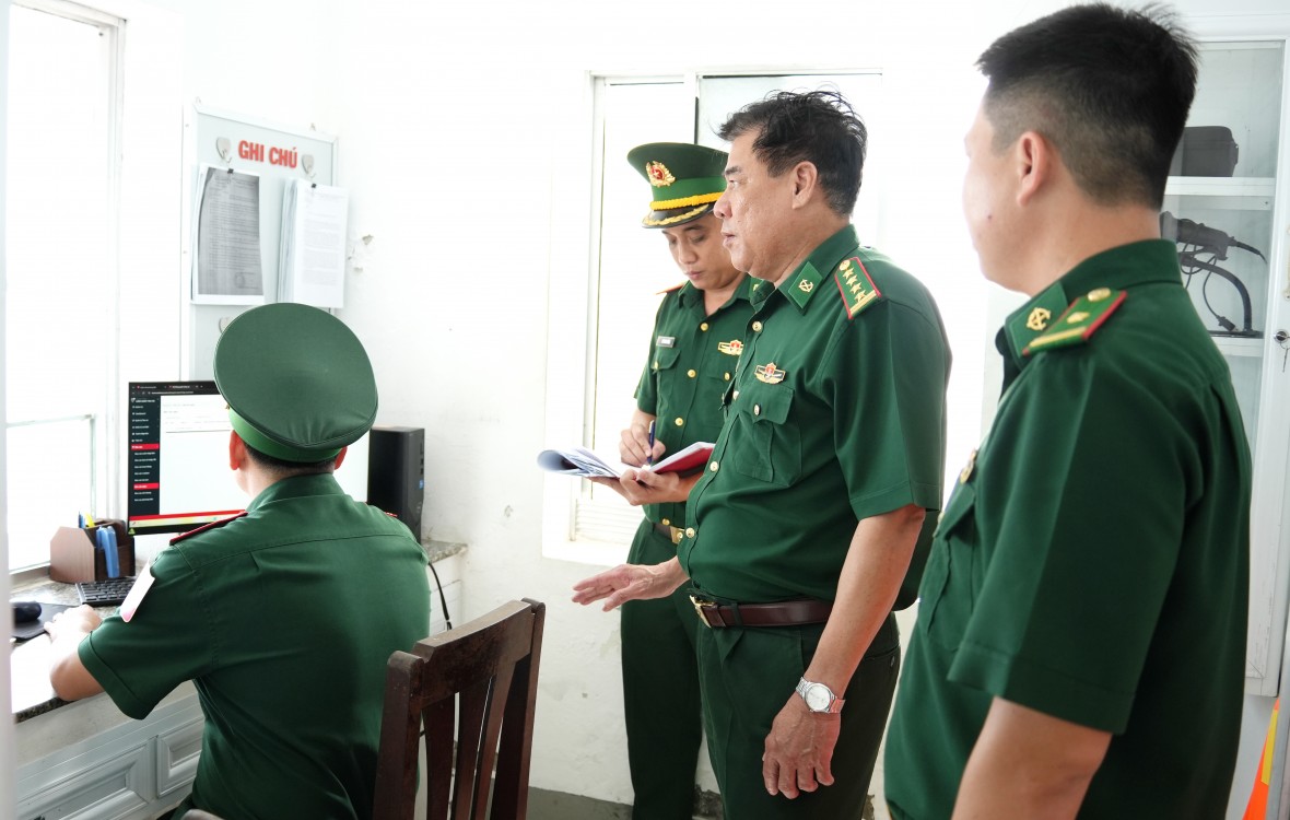 Bộ đội Biên phòng Cà Mau tăng cường chống khai thác hải sản bất hợp pháp (IUU)