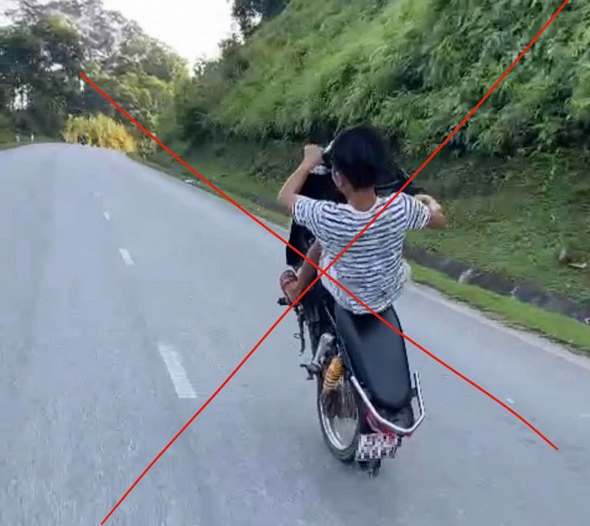 Xử lý nam thanh niên 18 tuổi không đội mũ bảo hiểm, “bốc đầu” xe trên quốc lộ Xử lý nam thanh niên 18 tuổi không đội mũ bảo hiểm, “bốc đầu” xe trên quốc lộ