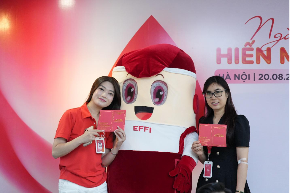 Mỗi chứng nhận hiến máu là dấu ấn tự hào của từng cá nhân khi được góp sức cứu người.