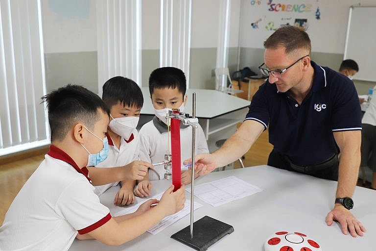 Đảm bảo bình đẳng giáo dục giữa trường công và trường tư: Cần những giải pháp đồng bộ