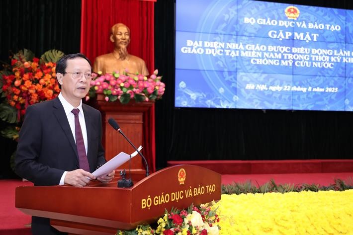 Thứ trưởng Thường trực Bộ GDĐT Phạm Ngọc Thưởng phát biểu tại buổi lễ