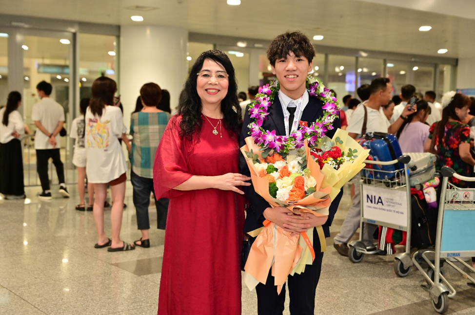 Nam sinh Hà Nội đầu tiên giành hai Huy chương Olympic Quốc tế ở hai bộ môn khác nhau