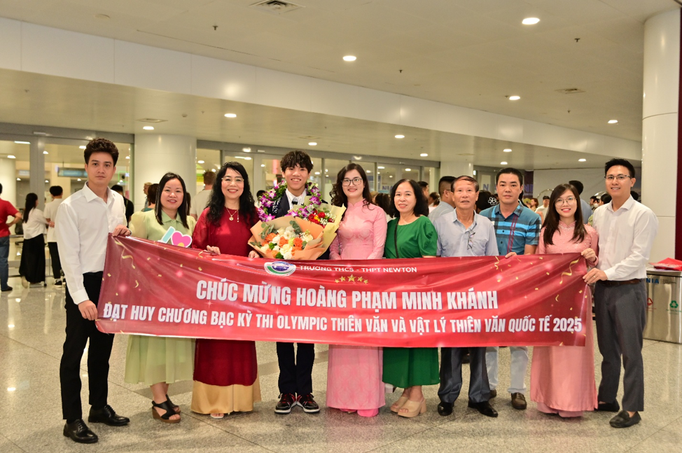 Nam sinh Hà Nội đầu tiên giành hai Huy chương Olympic Quốc tế ở hai bộ môn khác nhau