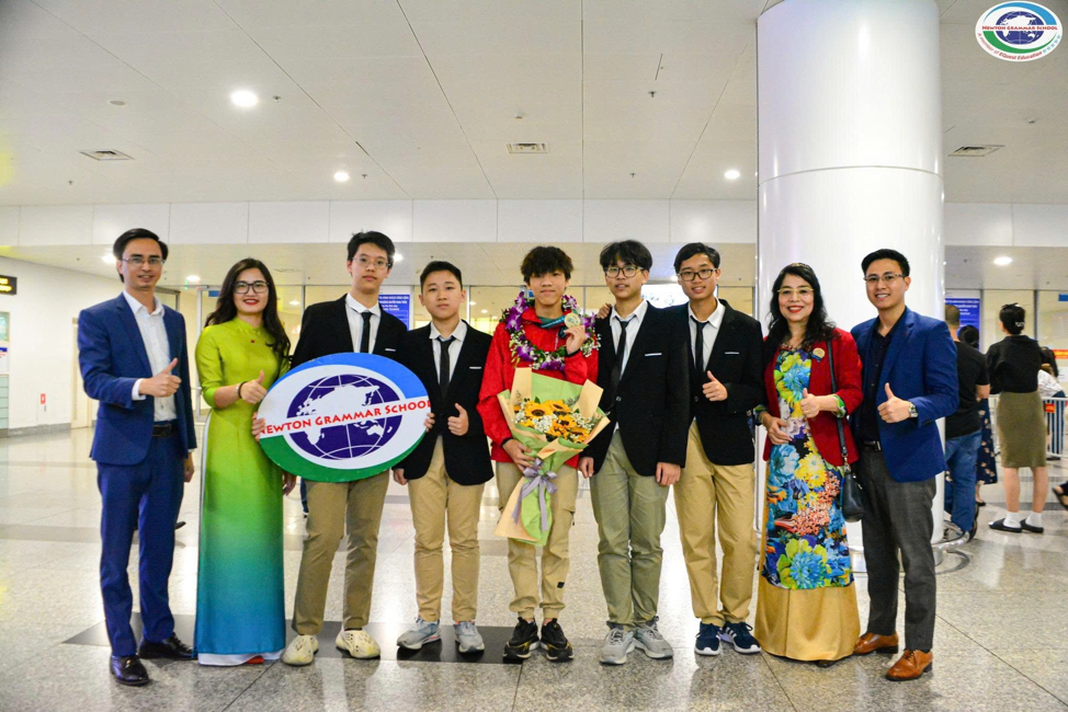 Nam sinh Hà Nội đầu tiên giành hai Huy chương Olympic Quốc tế ở hai bộ môn khác nhau