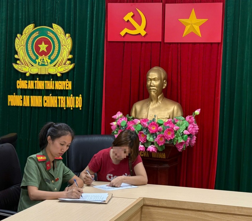 Phòng An ninh chính trị nội bộ tiến hành làm việc với Đ.T.H.T. Ảnh: CATN Phòng An ninh chính trị nội bộ tiến hành làm việc với Đ.T.H.T. Ảnh: CATN