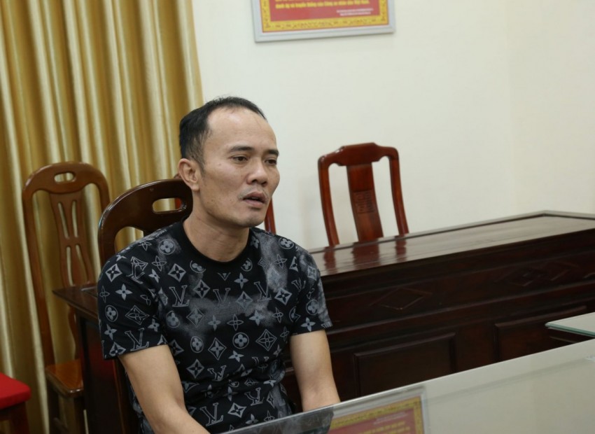 Đối tượng tại cơ quan công an.