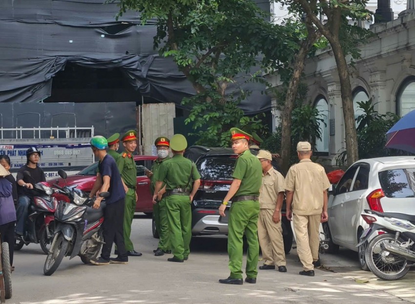 Công an phường Đống Đa ra quân xử lý lấn chiếm vỉa hè chuẩn bị tốt cho các sự kiện A80