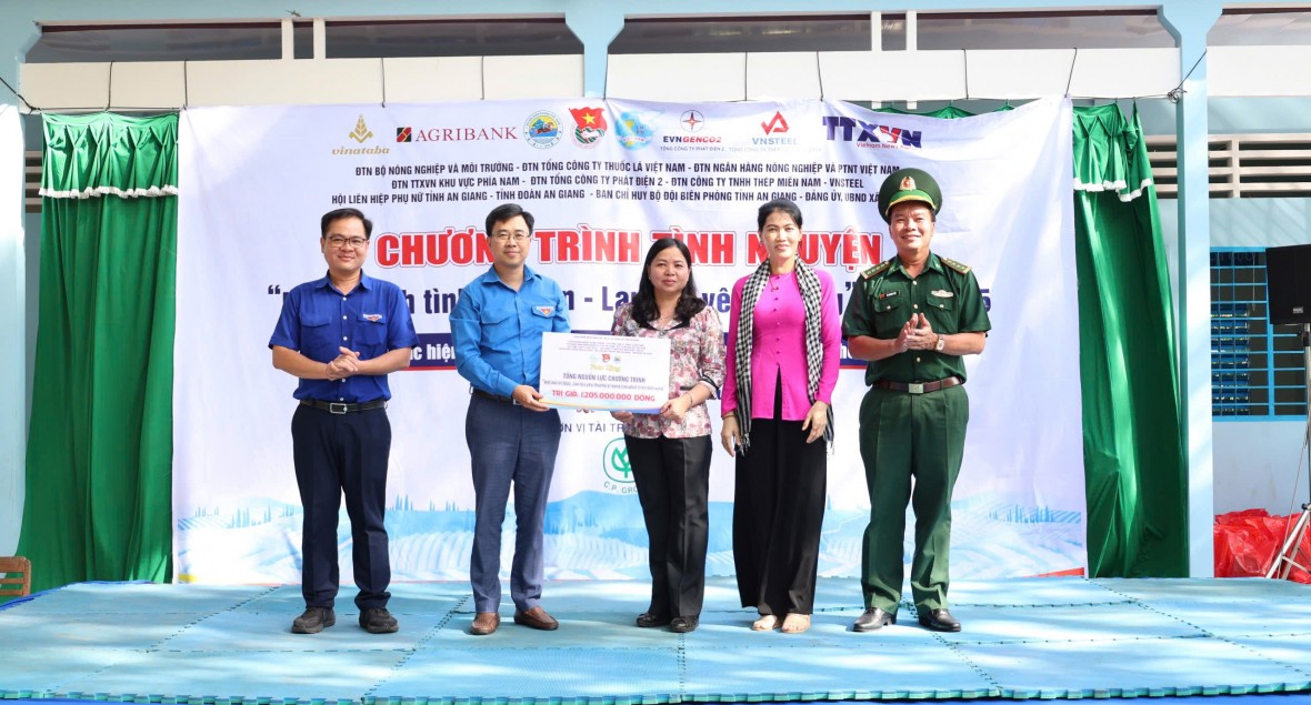 Hơn 1,2 tỷ đồng trong Hành trình tình nguyện - Lan tỏa yêu thương tại An Giang
