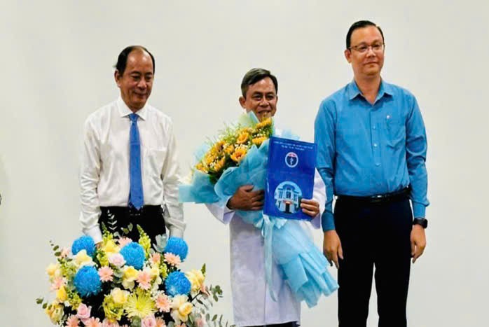 Bổ nhiệm bác sĩ Hoàng Mạnh Cường làm Giám đốc Bệnh viện Chấn thương Chỉnh hình TP HCM Bổ nhiệm bác sĩ Hoàng Mạnh Cường làm Giám đốc Bệnh viện Chấn thương Chỉnh hình TP HCM