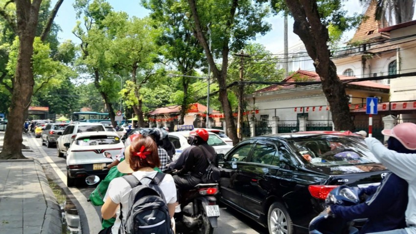 Biển người đổ về Hồ Gươm, Quảng trường Ba Đình náo nức chờ xem tổng hợp luyện tối 24/8