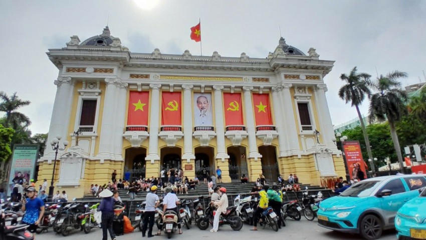 Biển người đổ về Hồ Gươm, Quảng trường Ba Đình náo nức chờ xem tổng hợp luyện tối 24/8