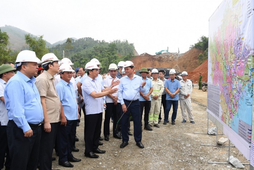 Phó Thủ tướng Bùi Thanh Sơn kiểm tra tiến độ dự án cao tốc Tuyên Quang - Hà Giang: Ảnh: VGP