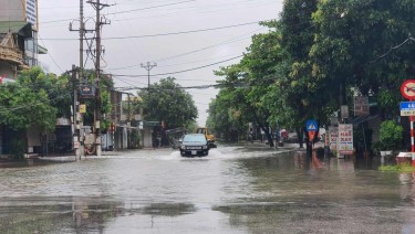 Nhiều tuyến đường bị ngập cục bộ. Nghệ An: Cảnh báo nguy cơ ngập lụt trên diện rộng