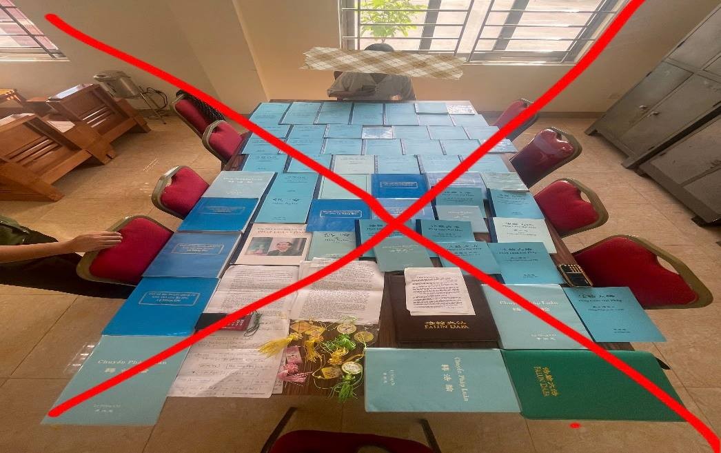 Một số tài liệu của đối tượng T.T.D và Đ.T.C sử dụng để “tu tập” và tuyên truyền liên quan Pháp luân công đã bị lực lượng Công an đã phát hiện, thu giữ Một số tài liệu của đối tượng T.T.D và Đ.T.C sử dụng để “tu tập” và tuyên truyền liên quan Pháp luân công đã bị lực lượng Công an đã phát hiện, thu giữ