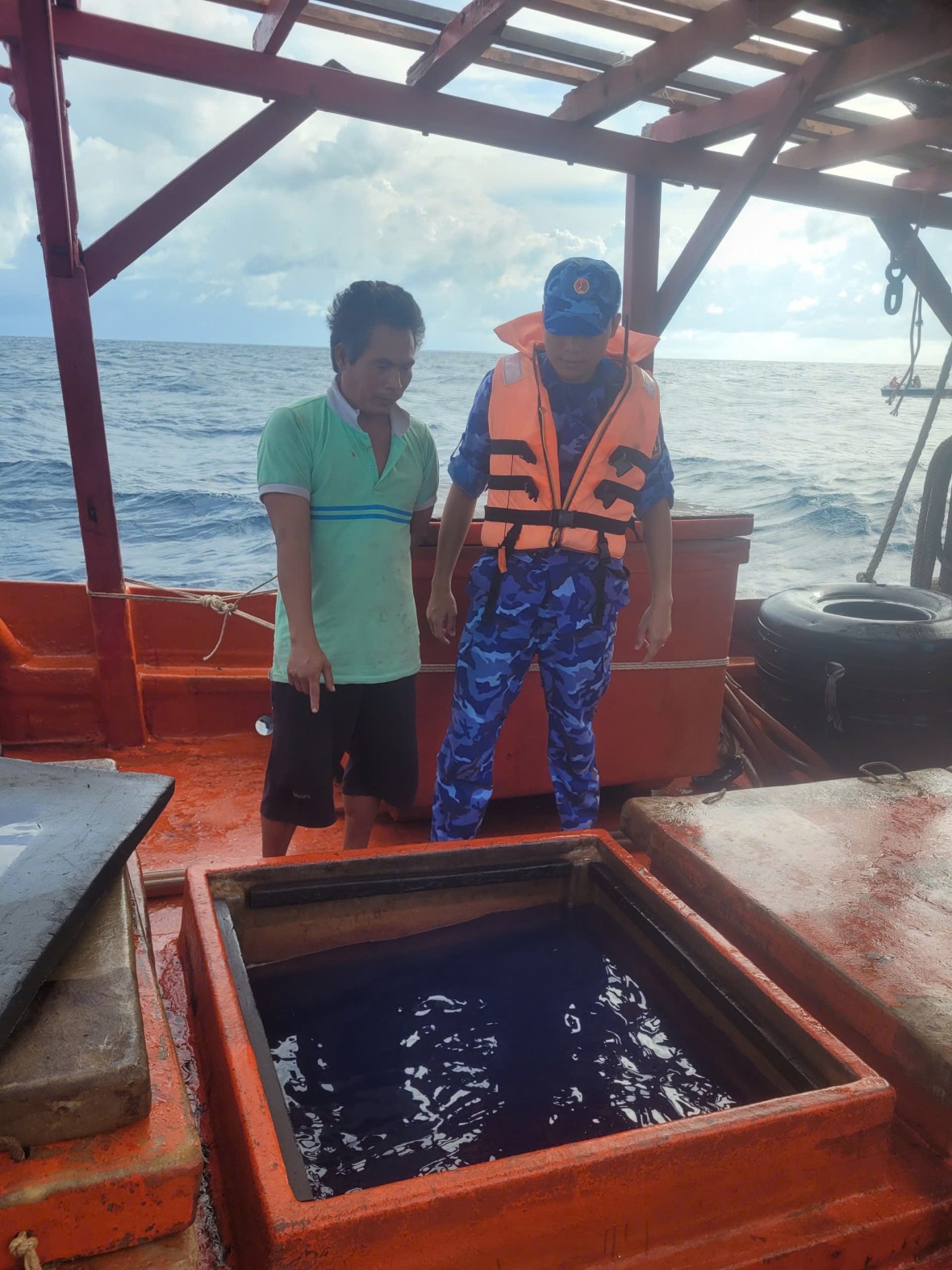 Bắt giữ 03 vụ vận chuyển trái phép gần 115.000 lít dầu Diesel trên vùng biển Tây Nam