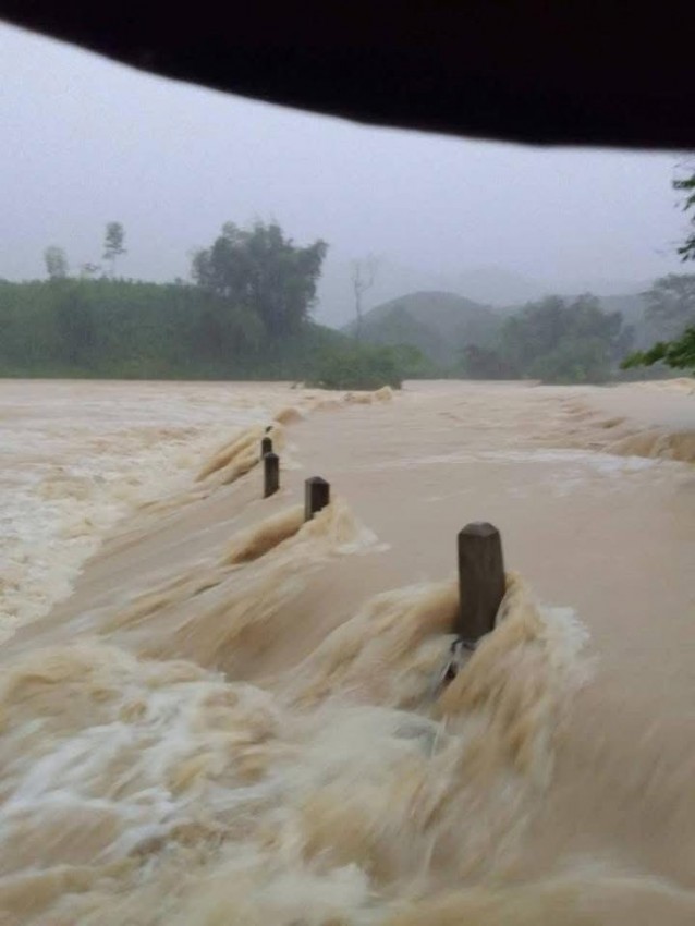 Bão số 5 suy yếu thành áp thấp nhiệt đới, mưa lớn còn kéo dài tại Hà Nội và Trung Bộ