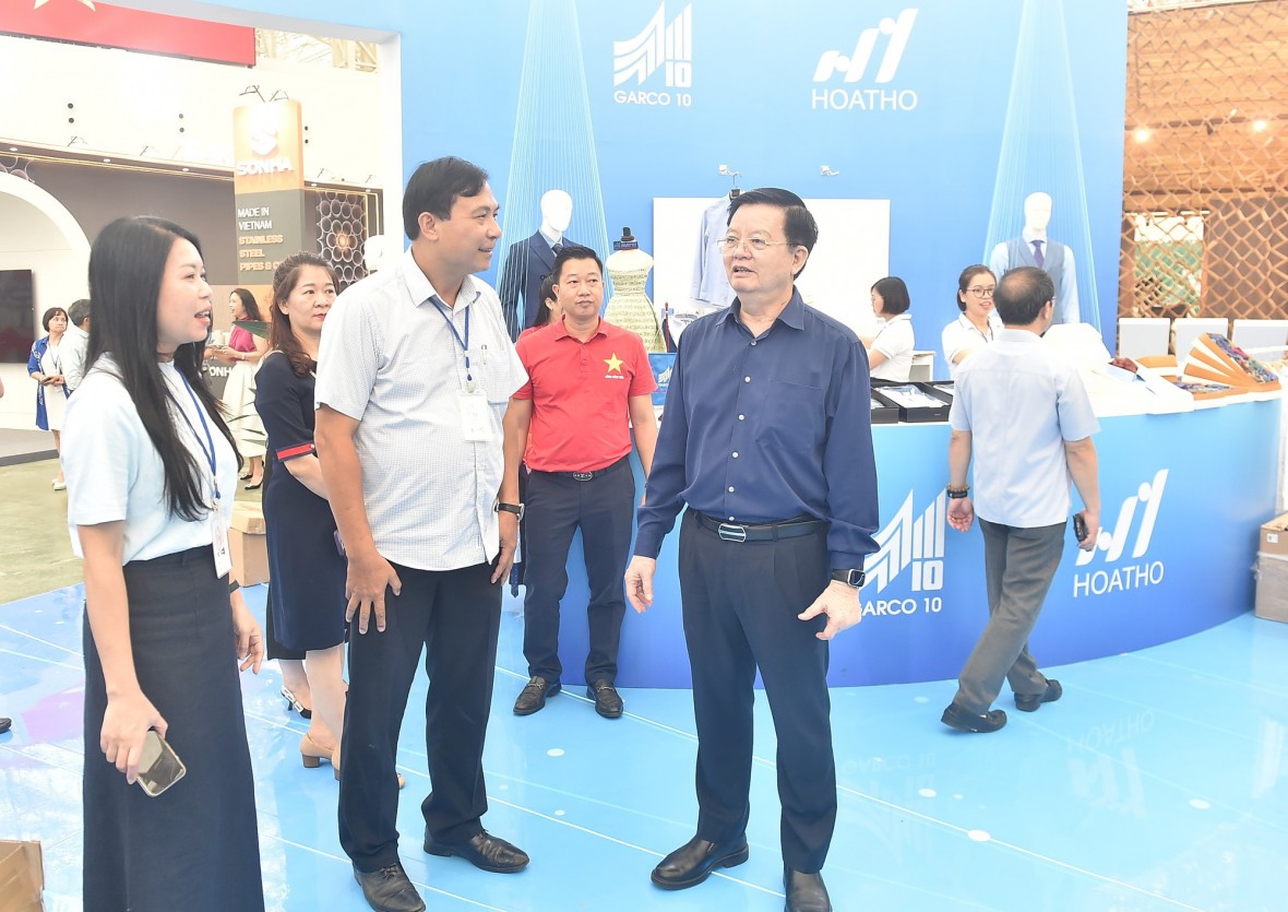 Sẵn sàng cho ngày khai mạc Triển lãm thành tựu Đất nước