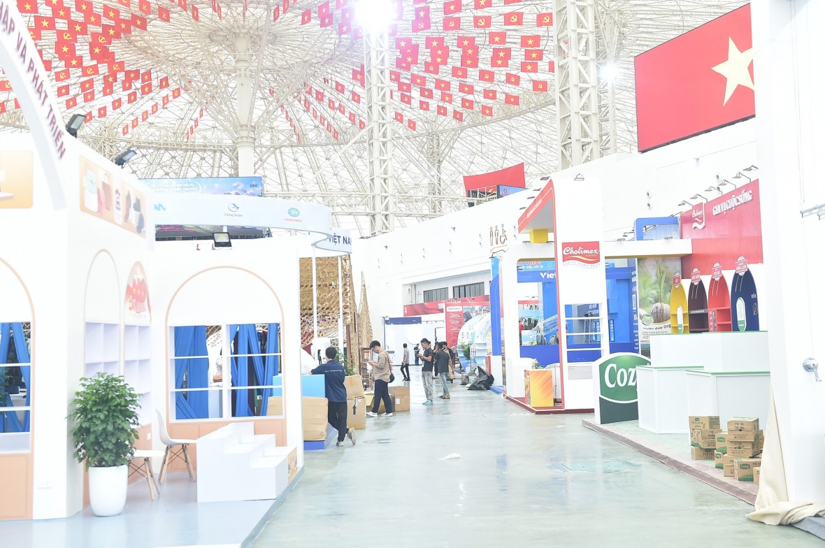 Sẵn sàng cho ngày khai mạc Triển lãm thành tựu Đất nước