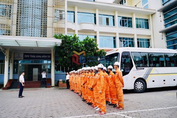 Điện lực Quảng Ninh lên đường hỗ trợ tỉnh Hà Tĩnh khắc phục lưới điện Điện lực Quảng Ninh lên đường hỗ trợ tỉnh Hà Tĩnh khắc phục lưới điện