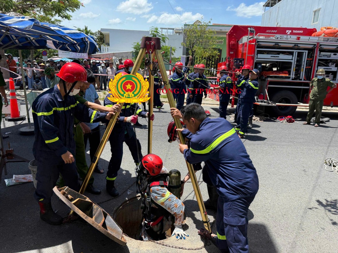 Hai công nhân ở tử vong khi nạo vét cống ở Đà Nẵng