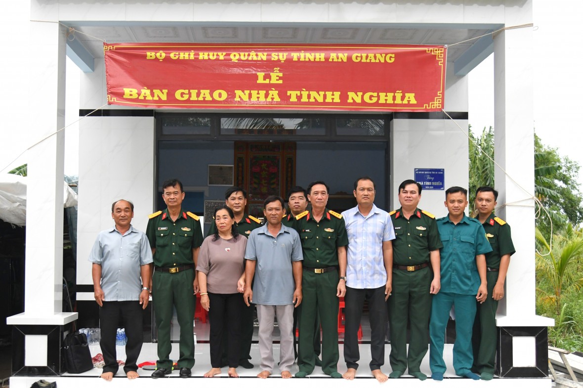Bộ CHQS An Giang bàn giao 5 căn nhà tình nghĩa dịp Quốc khánh 2-9 Bộ CHQS An Giang bàn giao 5 căn nhà tình nghĩa dịp Quốc khánh 2-9 