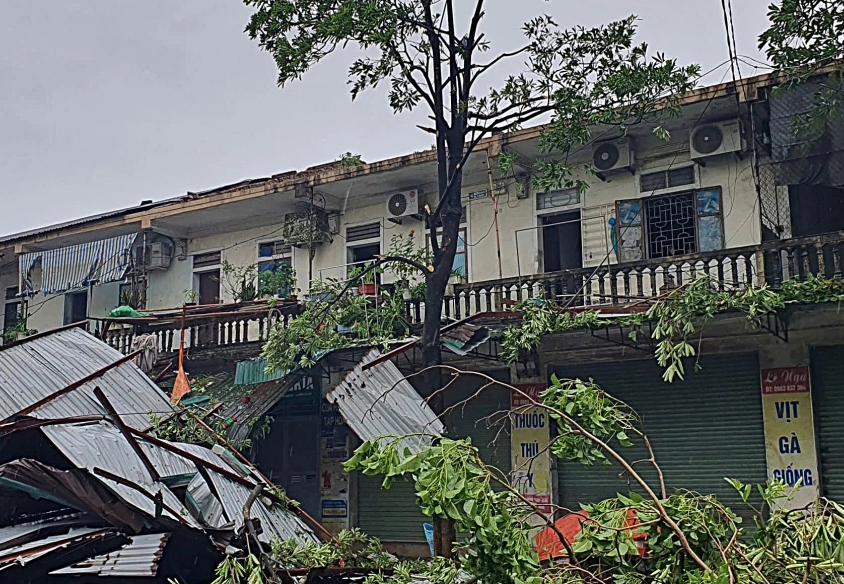 Thủ tướng yêu cầu tập trung khắc phục hậu quả bão số 5 và mưa lũ