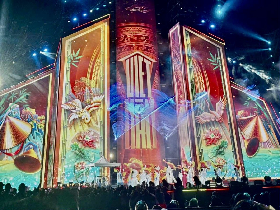 Hàng nghìn khán giả đội mưa đến tham dự concert quốc gia “Việt Nam trong tôi”