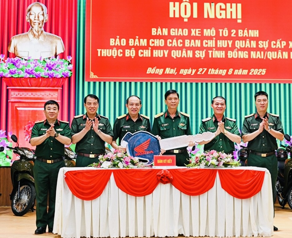 Đồng Nai trang bị 190 xe mô tô cho Ban Chỉ huy quân sự cấp xã