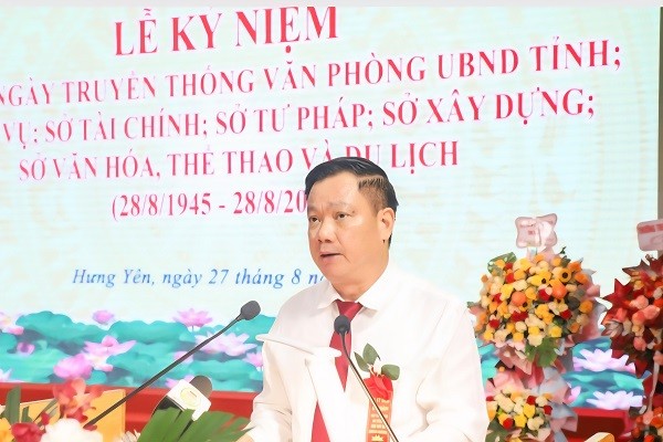Khen thưởng nhiều tập thể, cá nhân dịp Kỷ niệm 80 năm Ngày truyền thống các sở, ngành tại Hưng Yên
