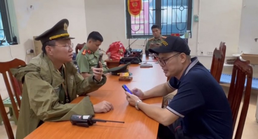 Xử phạt người đàn ông xếp ghế, cho thuê chỗ ngồi xem diễu binh, diễu hành