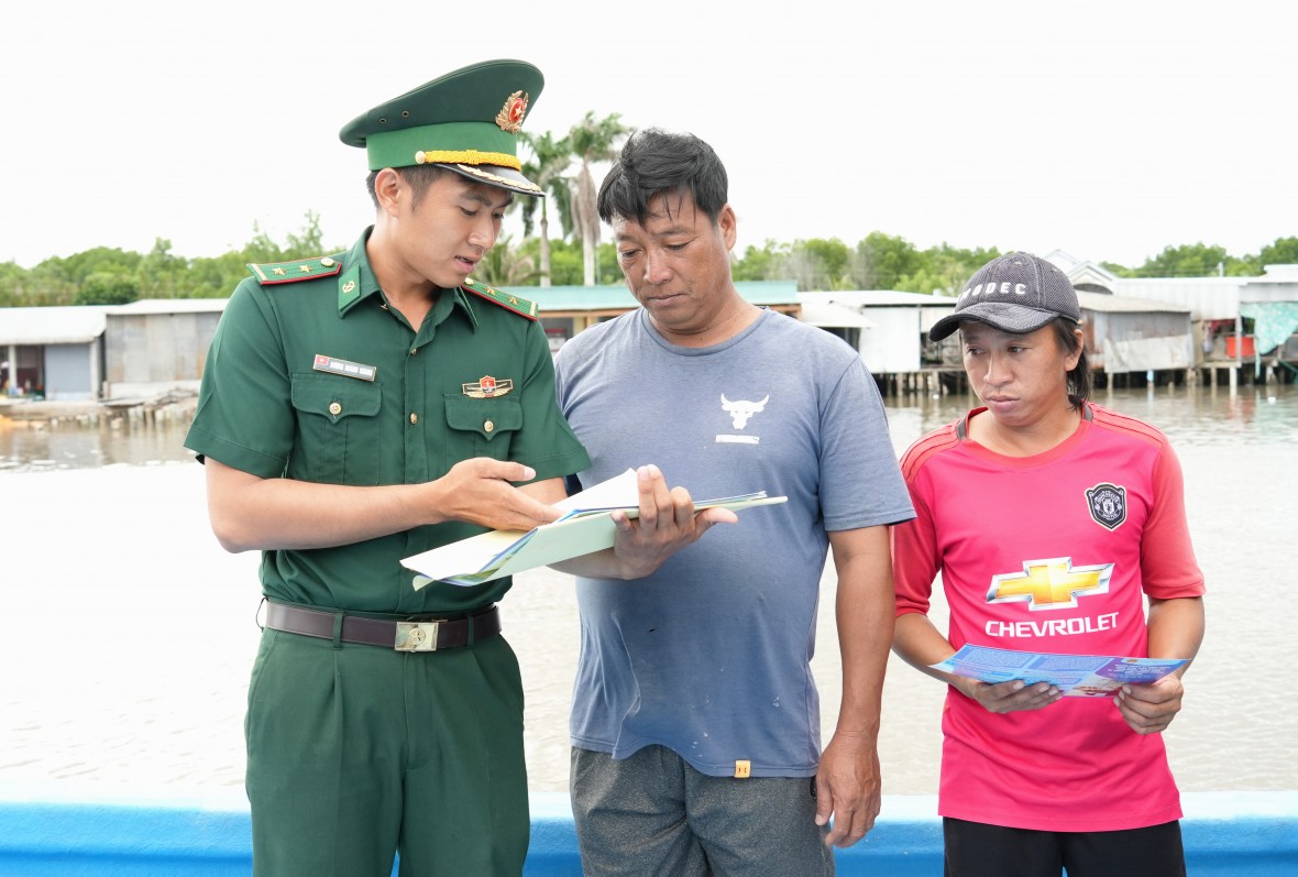 BĐBP Cà Mau kiên quyết đấu tranh, ngăn chặn khai thác IUU BĐBP Cà Mau kiên quyết đấu tranh, ngăn chặn khai thác IUU