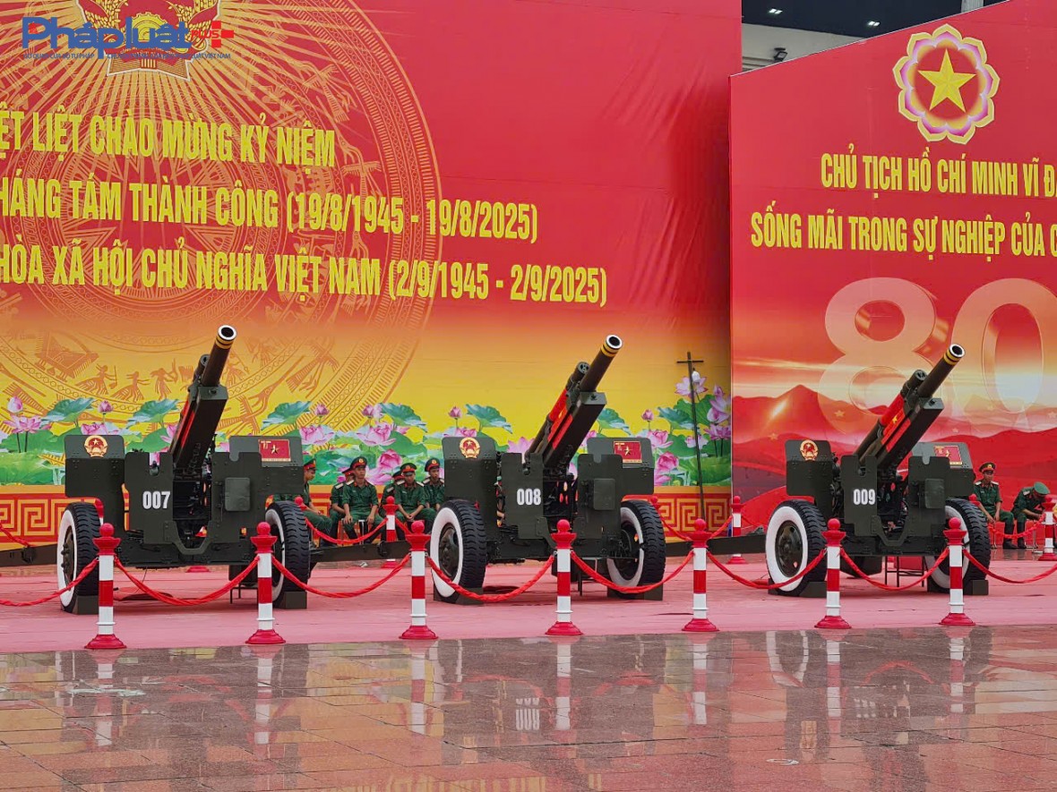 Cận cảnh 15 khẩu đại bác chuẩn bị khai hỏa dịp 2-9