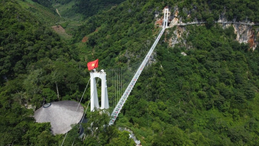 Mộc Châu Island - Cầu kính Bạch Long: Điểm đến lý tưởng giữa núi rừng thiên nhiên, hùng vỹ