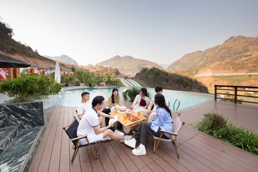 Mộc Châu Island - Cầu kính Bạch Long: Điểm đến lý tưởng giữa núi rừng thiên nhiên, hùng vỹ