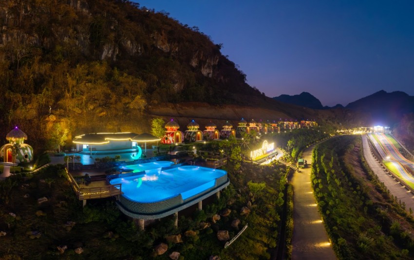 Mộc Châu Island - Cầu kính Bạch Long: Điểm đến lý tưởng giữa núi rừng thiên nhiên, hùng vỹ