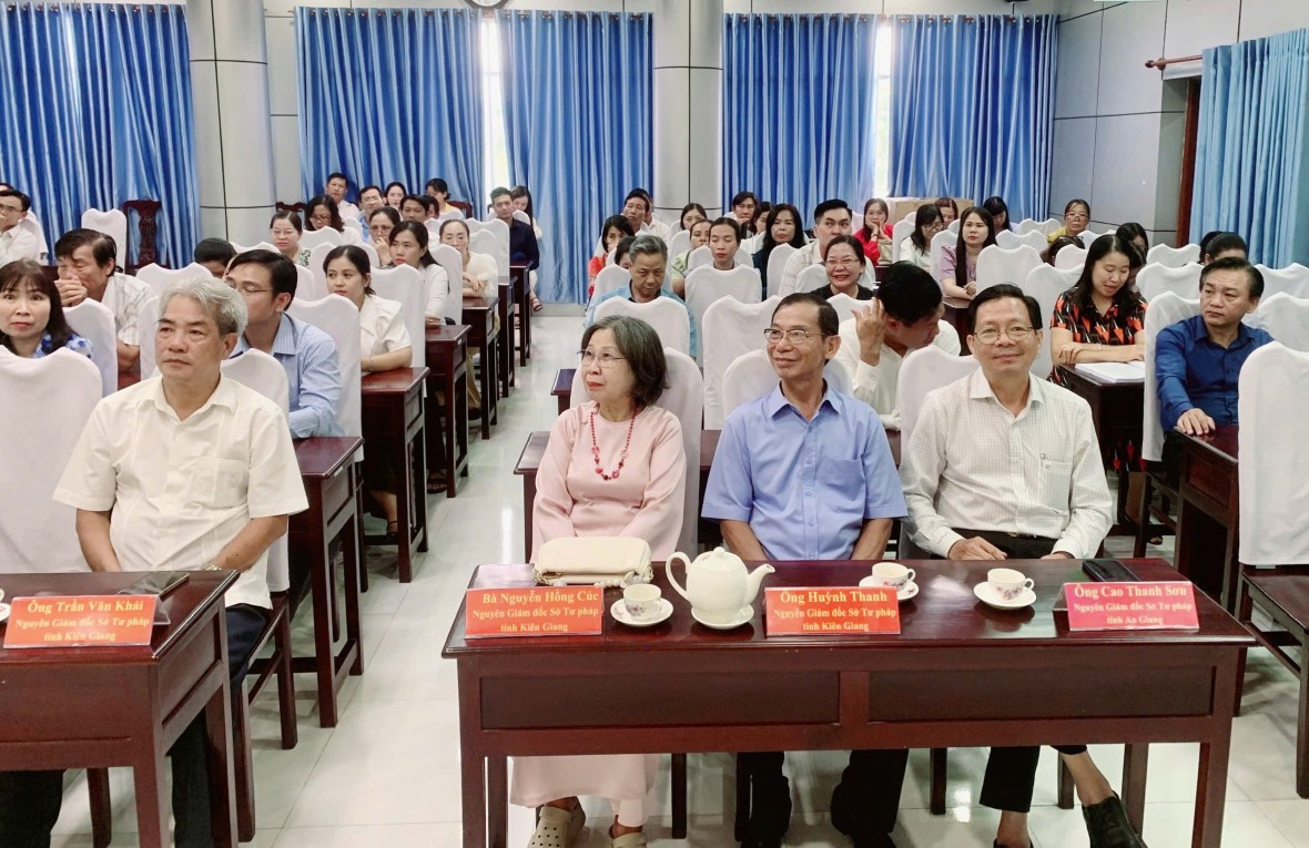 Kỉ niệm 80 năm Ngày truyền thống: Sở Tư pháp An Giang tri ân các thế hệ đi trước, quyết tâm đổi mới Kỉ niệm 80 năm Ngày truyền thống: Sở Tư pháp An Giang tri ân các thế hệ đi trước, quyết tâm đổi mới