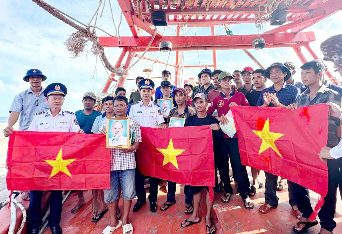 6 giải pháp nâng cao hiệu quả công tác Đảng, công tác chính trị trong chống khai thác IUU của Vùng Cảnh sát biển 4 6 giải pháp nâng cao hiệu quả công tác Đảng, công tác chính trị trong chống khai thác IUU của Vùng Cảnh sát biển 4