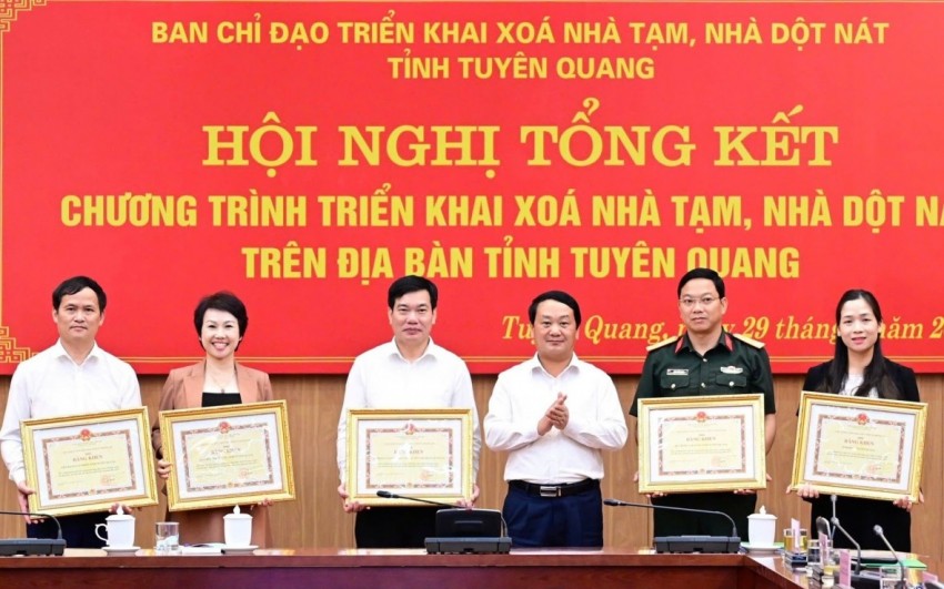 Tuyên Quang hoàn thành chương trình xóa hơn 15.000 căn nhà tạm, nhà dột nát