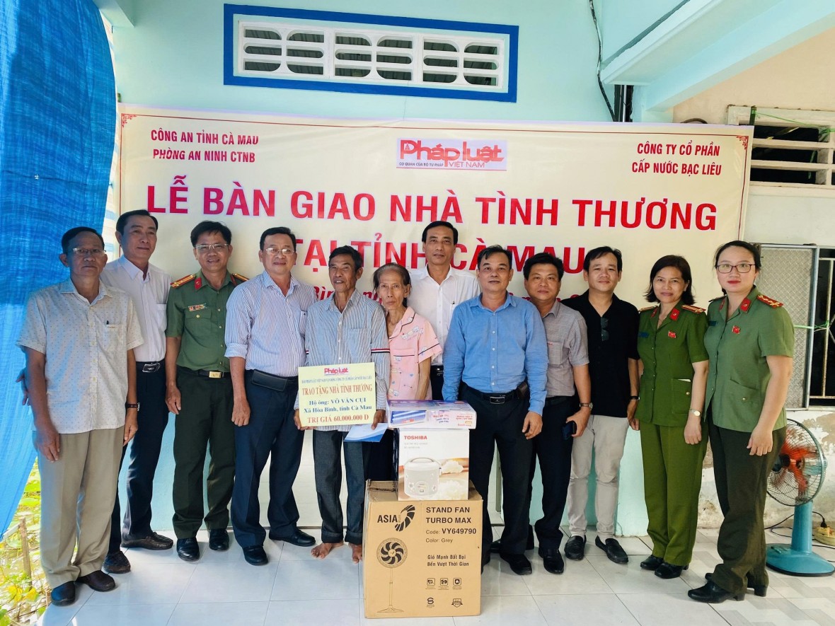 Báo Pháp luật Việt Nam trao tặng 03 ngôi nhà tình thương tại Cà Mau Báo Pháp luật Việt Nam trao tặng 03 ngôi nhà tình thương tại Cà Mau
