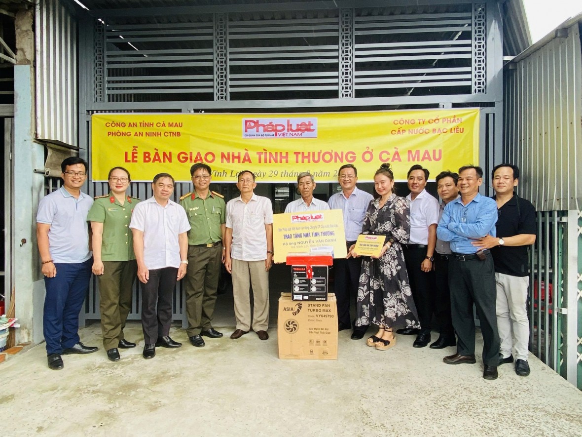 Báo Pháp luật Việt Nam trao tặng 03 ngôi nhà tình thương tại Cà Mau Báo Pháp luật Việt Nam trao tặng 03 ngôi nhà tình thương tại Cà Mau