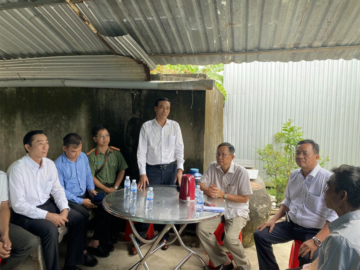 Báo Pháp luật Việt Nam trao tặng 03 ngôi nhà tình thương tại Cà Mau Báo Pháp luật Việt Nam trao tặng 03 ngôi nhà tình thương tại Cà Mau