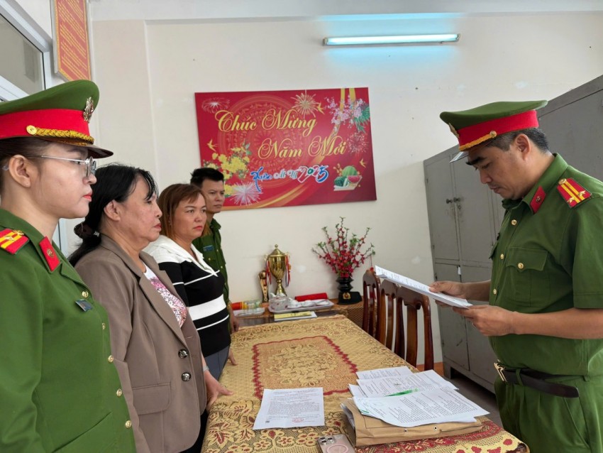 cơ quan điều tra đọc lệnh khởi tố, bắt tạm giam cơ quan điều tra đọc lệnh khởi tố, bắt tạm giam