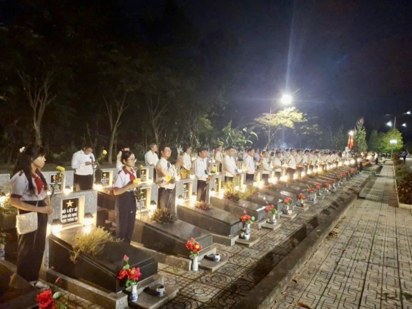 Những ngọn đèn tri ân bừng sáng Nghĩa trang Liệt sĩ Nhơn Trạch